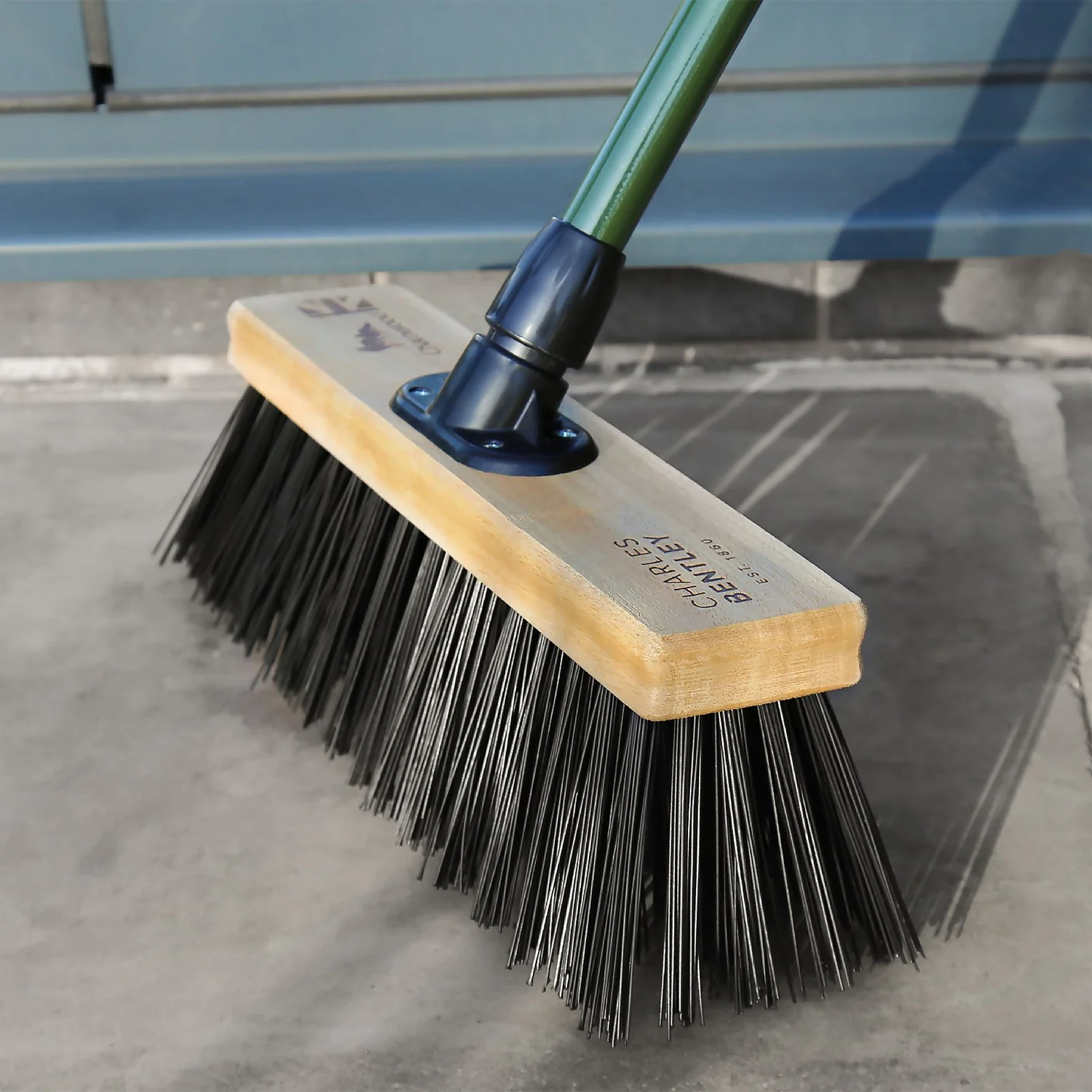 Charles Bentley Charnwood 14 Inch Heavy Duty Garden Broom 4 Charles Bentley Charnwood 14 Inch Heavy Duty Garden Broom - Image 2